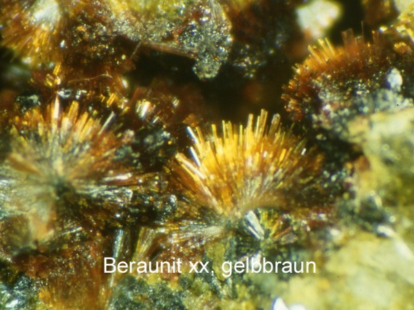 Beraunit gelbbraun